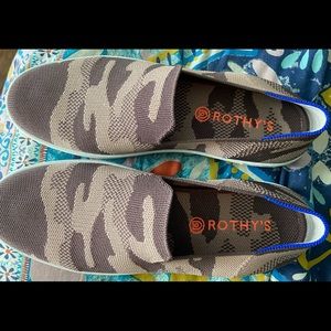 Rothys size 10.5 Taupe Camouflage slip on shoes